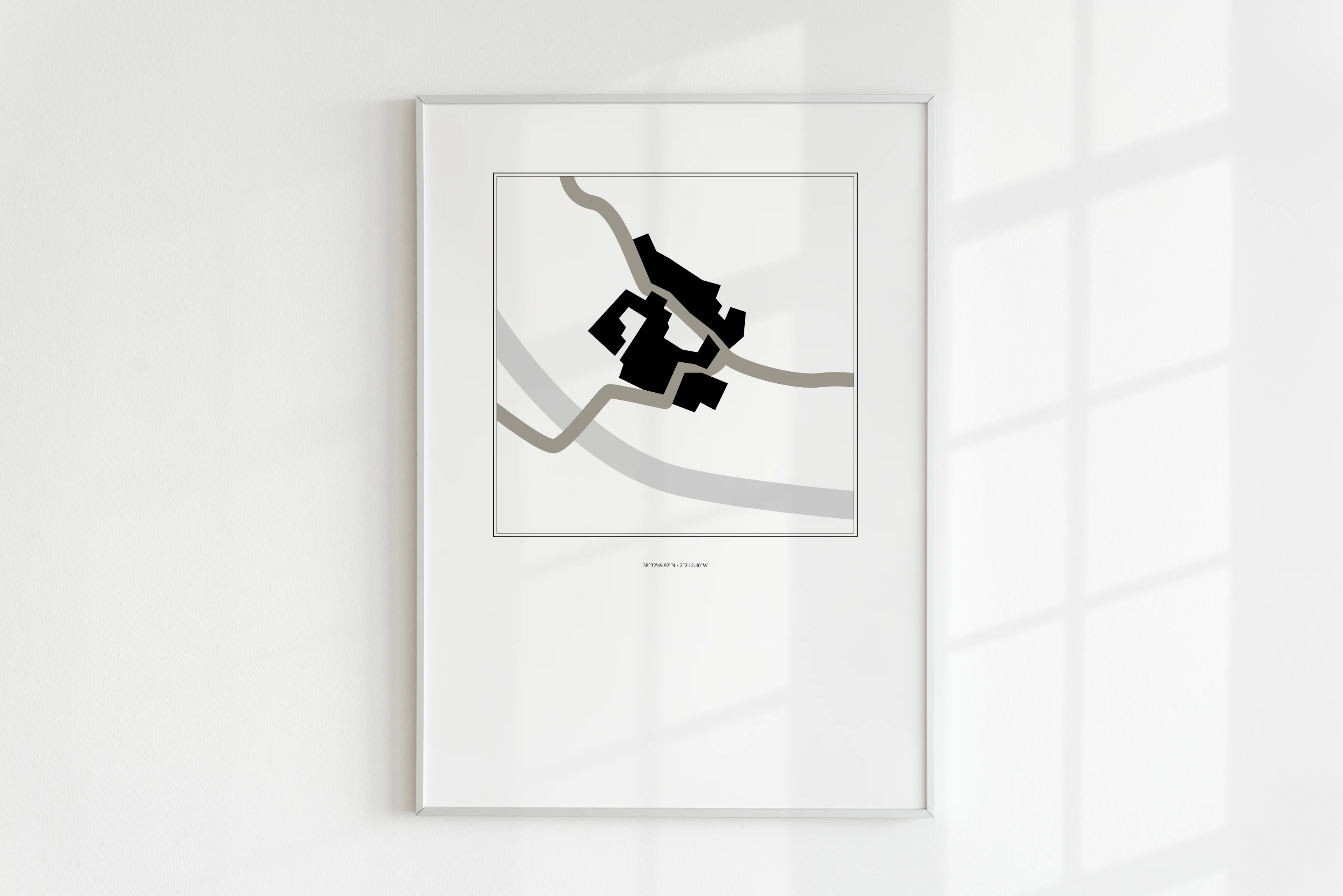 Ilustraci&oacute;n de Alcadima enmarcada y colgada en una pared blanca